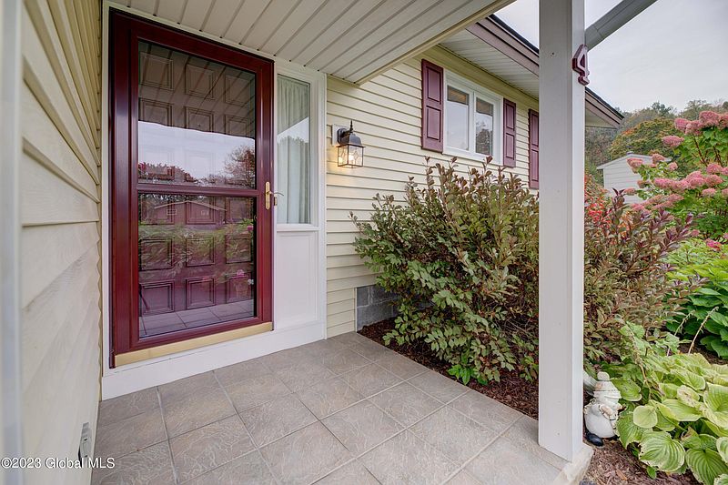 2nd image of 4 Tomahawk Place