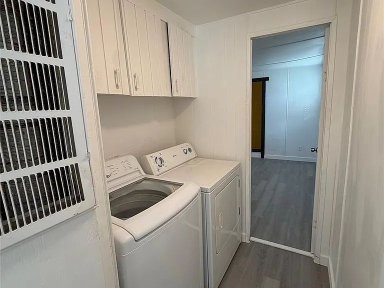 403 Avenue E — Photo 10