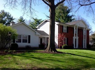 1653 Featherstone Dr, Saint Louis, MO 63131
