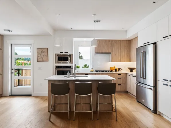 4253 Dieppe Rd #13, Saanich, BC V8X 2N2