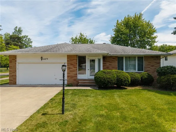6879 Middlebrook Blvd, Middleburg Heights, OH 44130