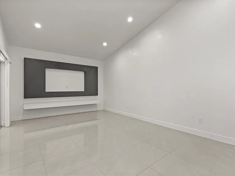 6135 Crystal View Dr — Photo 5