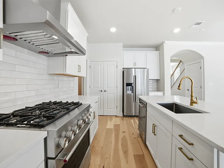 18 Whitaker Ln — Photo 7