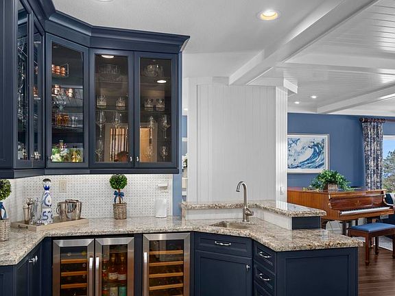 5th image of 2122 Del Mar Heights Rd