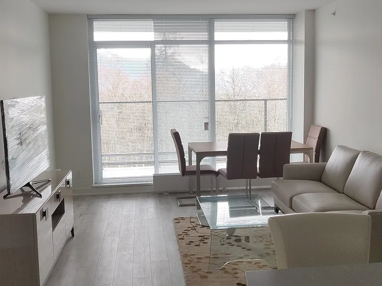 8940 University Cres — Photo 2