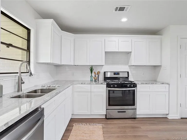 325 Quelqueshue St — Photo 8