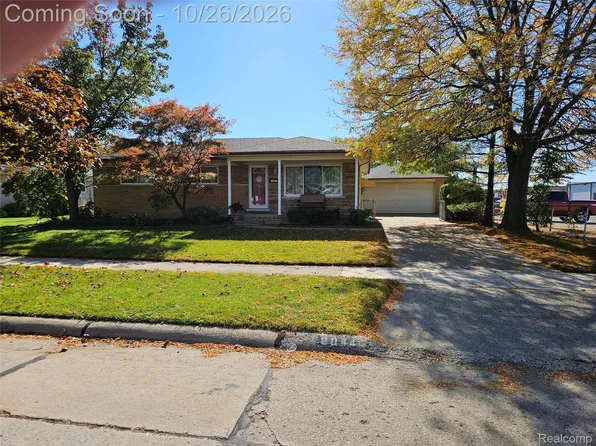 8044 Sunburst St, Center Line, MI 48015