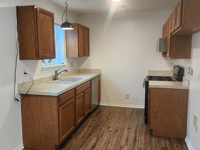 1609 E 66th Pl — Photo 12