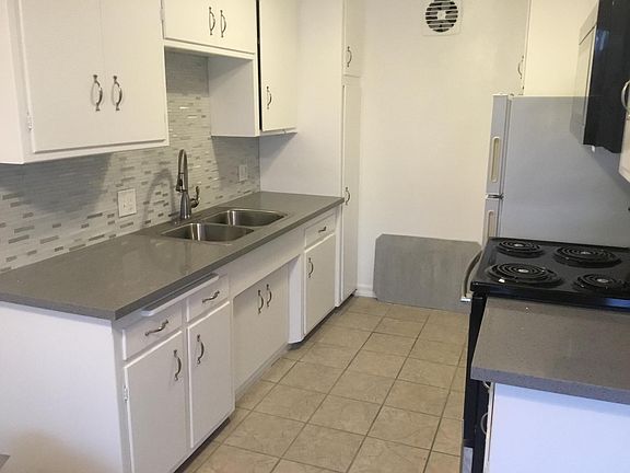 2nd image of 120 Alamitos Ave APT 31