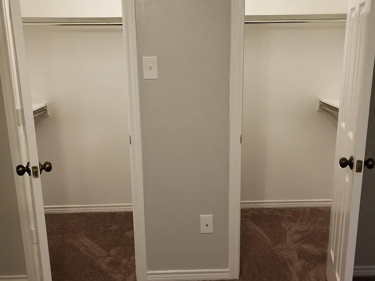 807 Saint Paul Ct — Photo 13