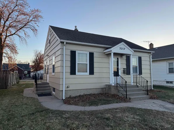 3217 20th St, Columbus, NE 68601
