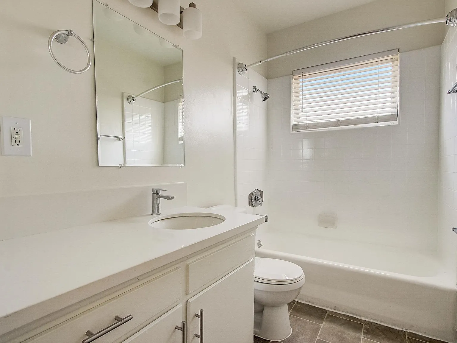 1 bed, 650 sqft, $2,150 — Photo 3