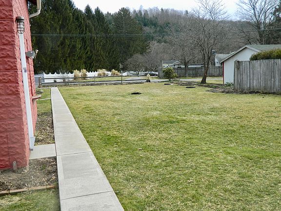 5th image of 144 N Main St
