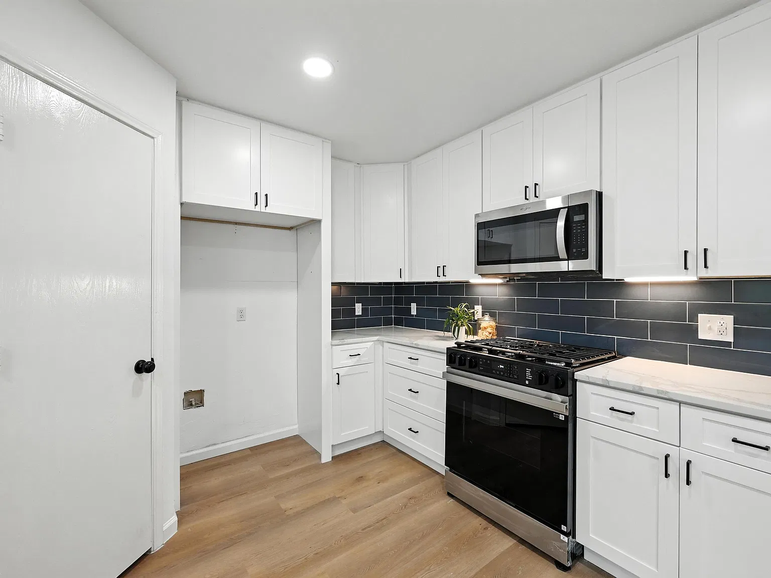 4 bed, 2180 sqft, $2,400 — Photo 4