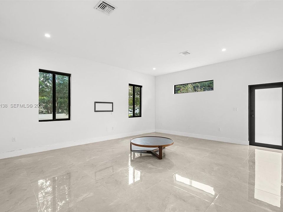 1st image of 808 NW 5th Ter