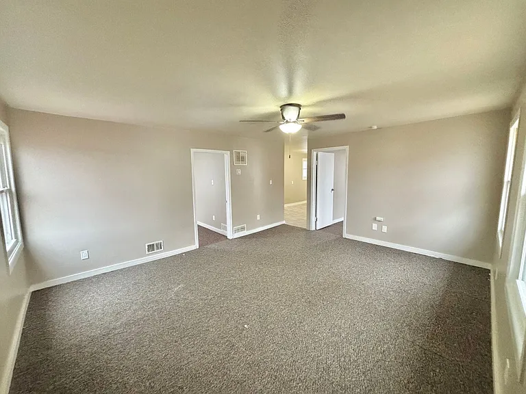 52 Lorimer St — Photo 4