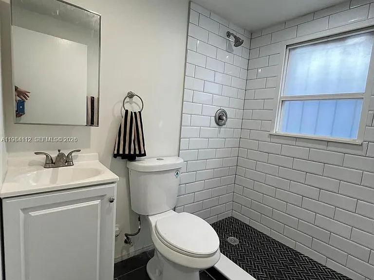 140 NW 13th St #148-1/2 — Photo 3