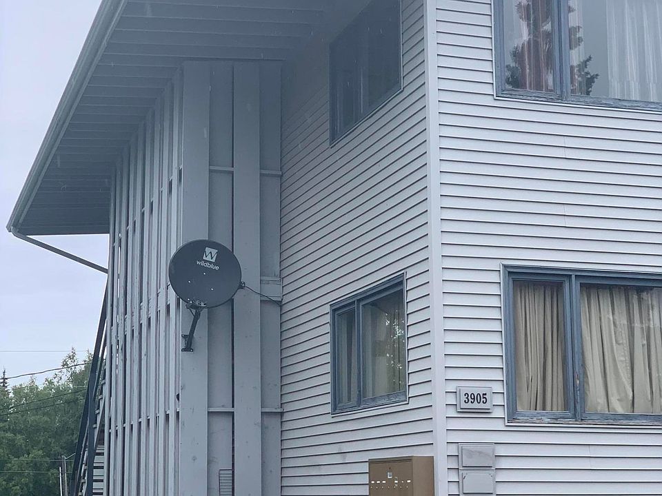 2nd image of 3905 Carolina Dr