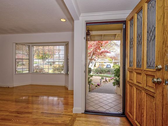 3rd image of 5026 Lassen Ave