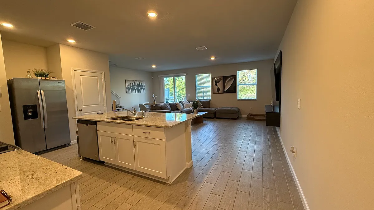 Building Photo - 5784 SE Edgewater Cir #1