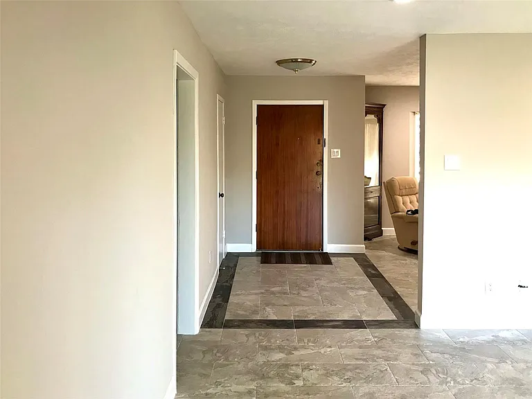 5470 Carew St — Photo 12