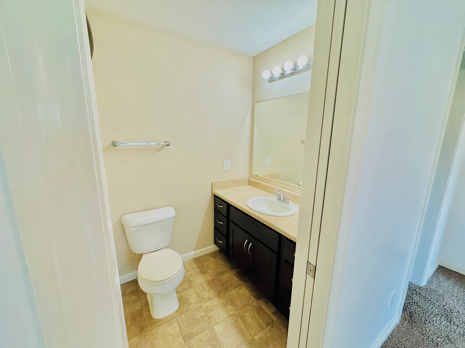 3 bed, 1781 sqft, $2,100 — Photo 4