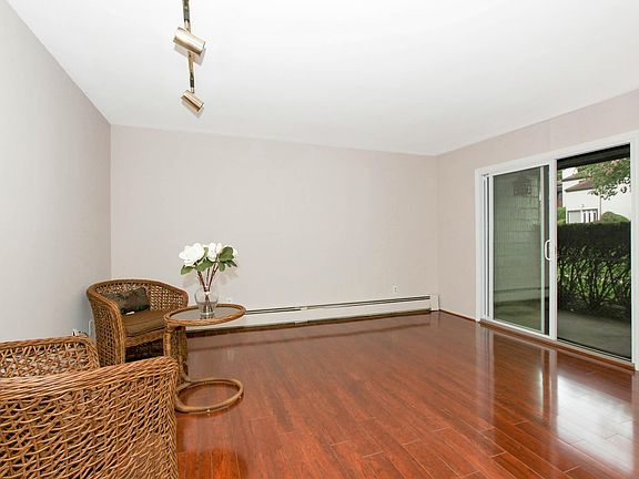 4th image of 81 Richmond Blvd Unit 2A