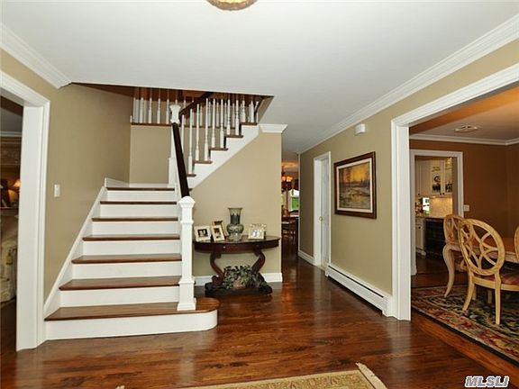 2nd image of 3 Maywood Ct