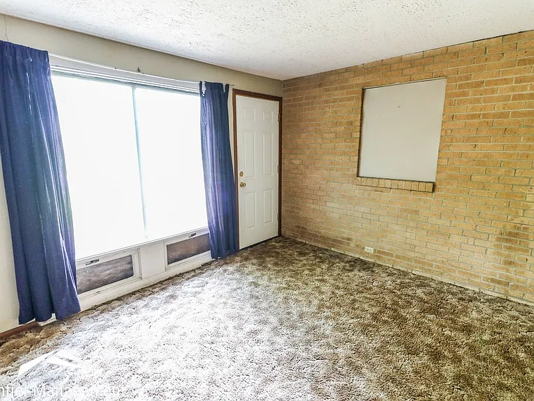 1425 Harry Rd — Photo 9