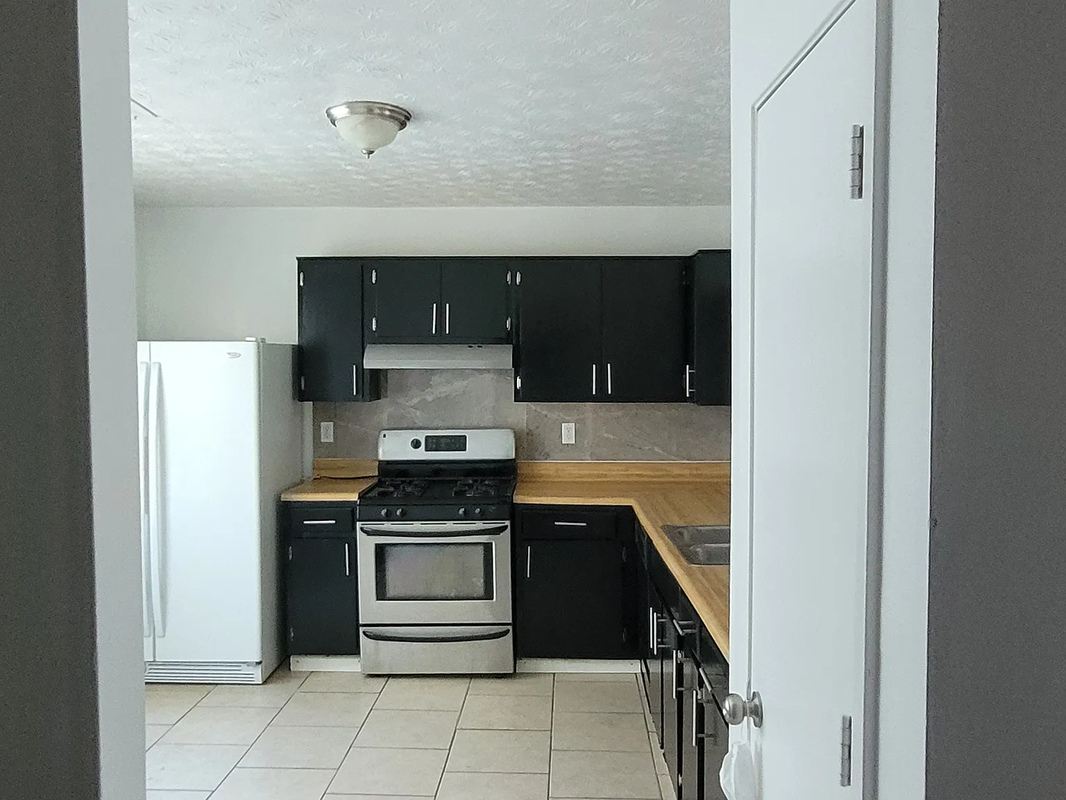 3 bed, 1200 sqft, $1,700 — Photo 3