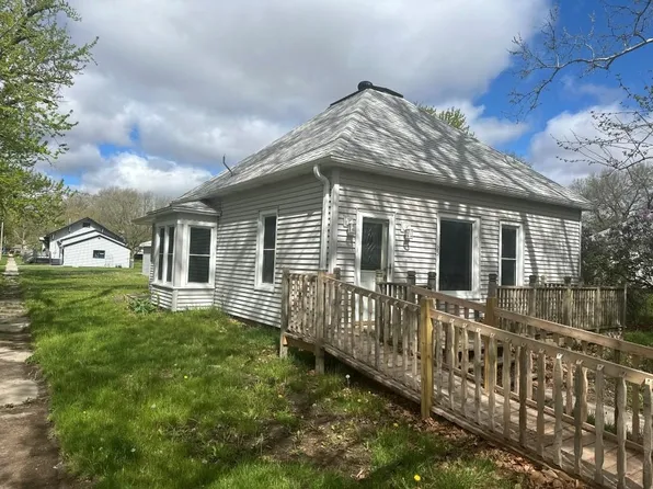 201 N Pine St, Hooper, NE 68031