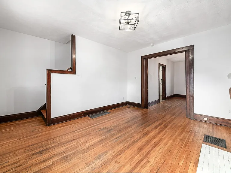 48 W Kossuth St — Photo 10