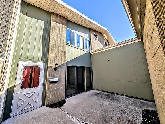 3rd image of 1235 Nicolet Cir