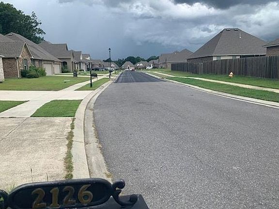 Exterior Neighborhood (street photo)