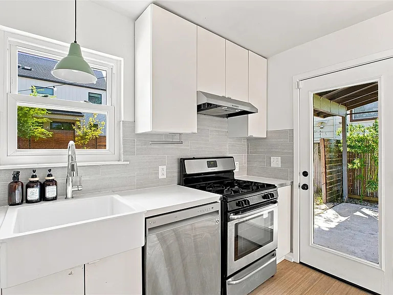 115 Frederick St — Photo 17
