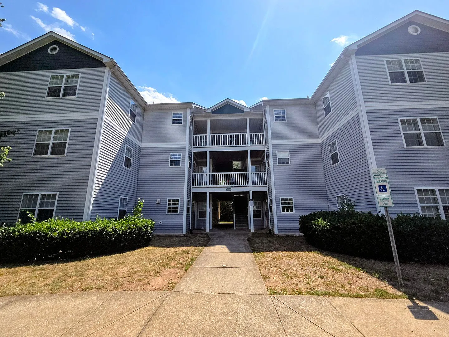 University Woods- Room available for rent! Application fee credited back to first full month's re... — Photo 1