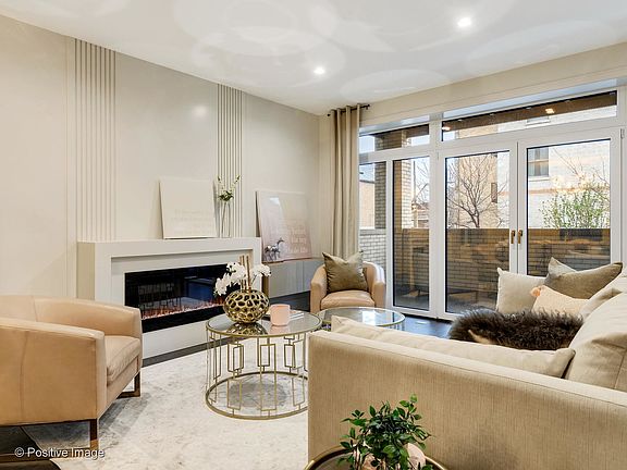 4th image of 1360 W Walton St #1W