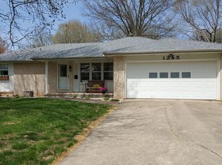 1245 W Westview St, Springfield, MO 65807