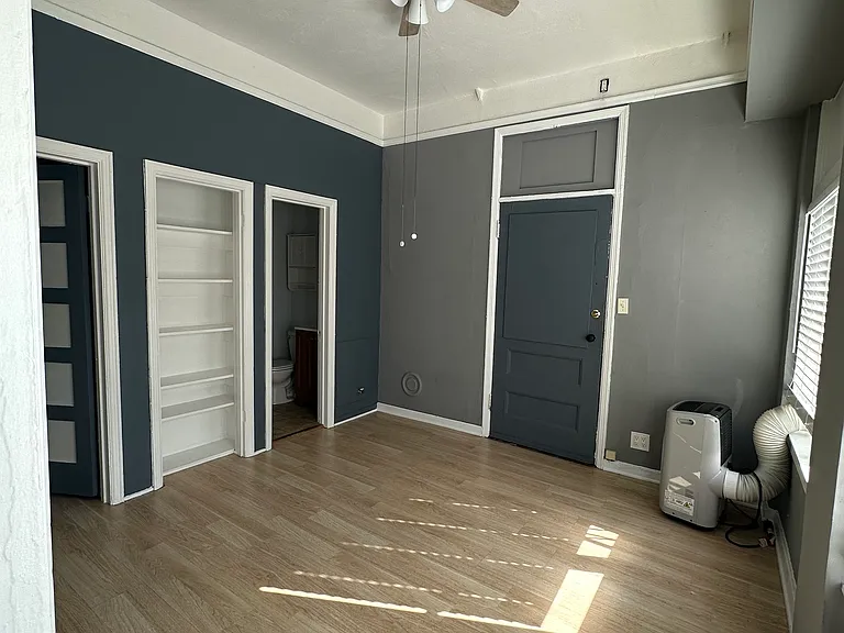 15 N Raymond Ave — Photo 2