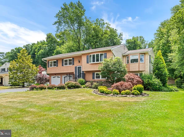 26 Piney Branch Rd, Cranbury, NJ 08512