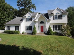 38 Waterview Dr, Ossining, NY 10562