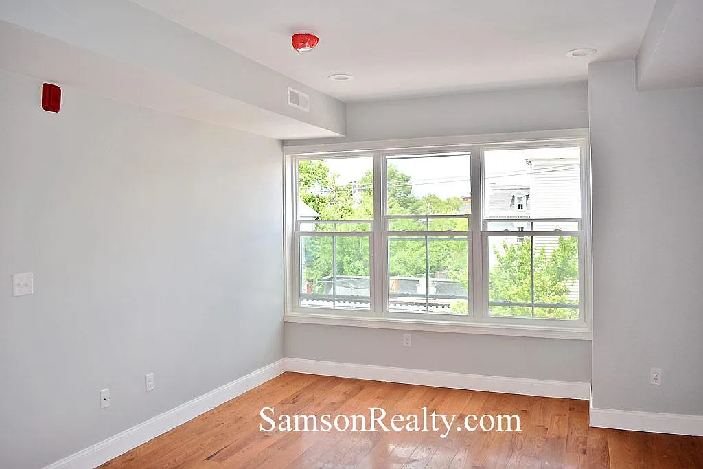 Building Photo - 387 Wickenden St #6