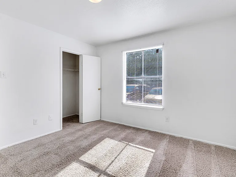 Villa Nueva Apartments — Photo 41