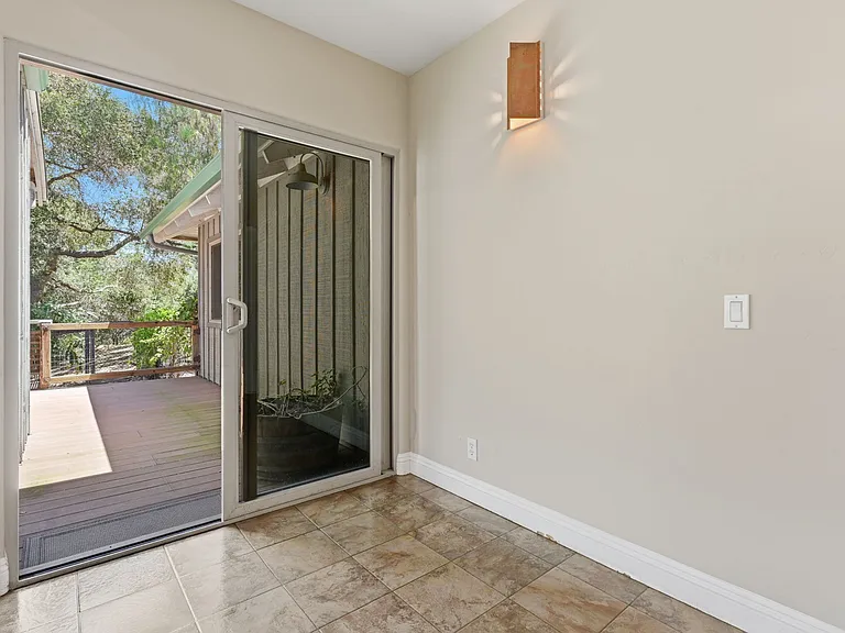 1585 Tecalote Dr — Photo 2