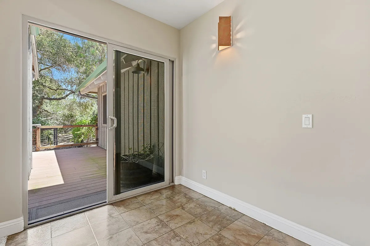 Building Photo - 1585 Tecalote Dr
