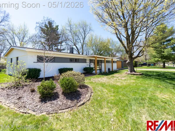 1540 Beverly Blvd, Walled Lake, MI 48390