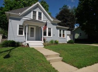 102 S 8th St, Mount Horeb, WI 53572
