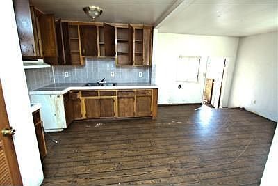 4th image of 2828 Santa Fe Ave