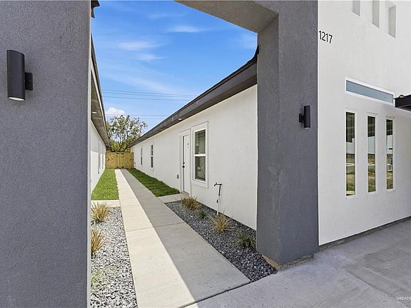 2nd image of 1217 Rosewood Ln #2
