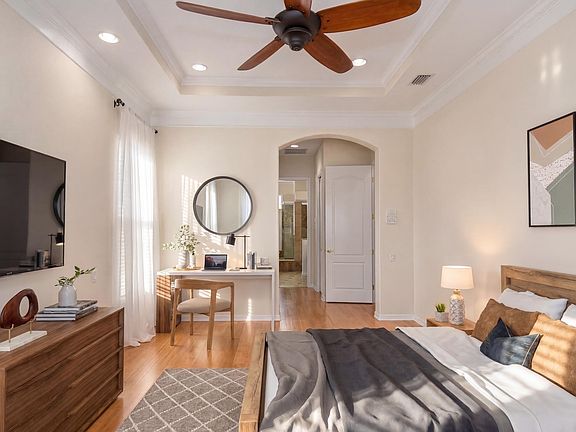 5th image of 221 SW Lake Rush Court